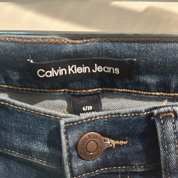 NWT Calvin Klein High Rise Skinny Jeans with Five pockets Size 6. Waist 28” - Picture 3 of 8